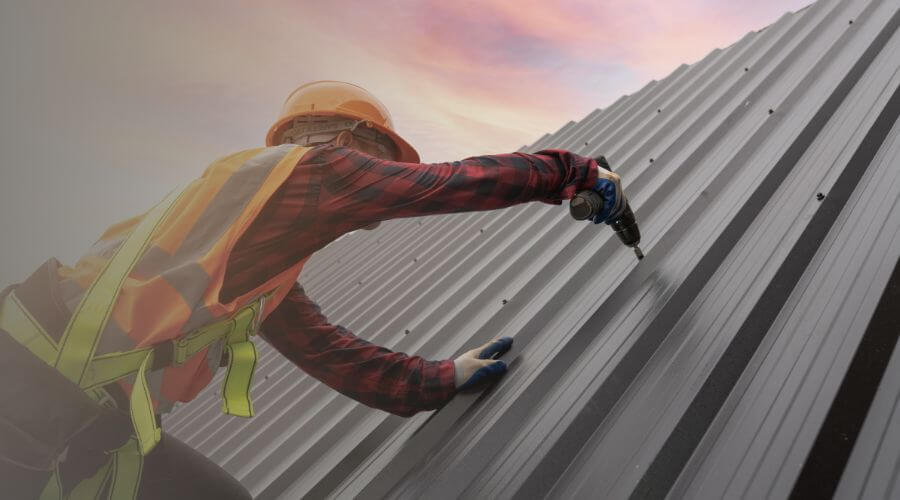 Professional gutter cleaning in Selma, OR